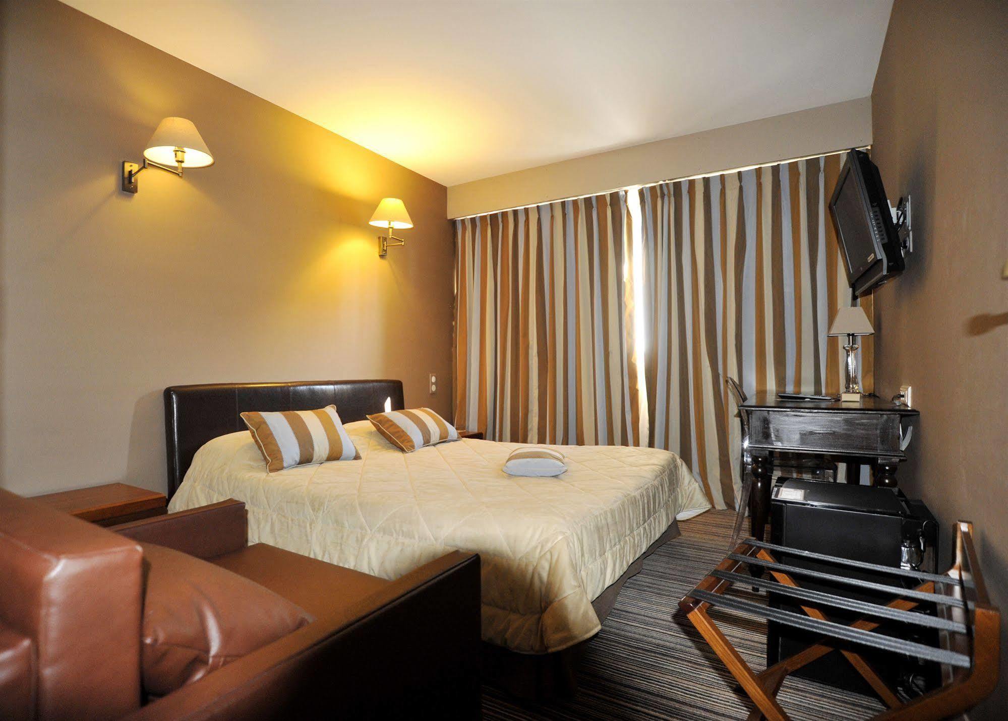 The Originals City, Hotel Napoleon, La Roche-Sur-Yon Bagian luar foto