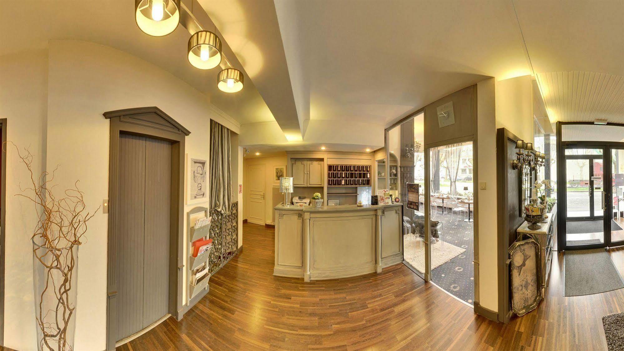 The Originals City, Hotel Napoleon, La Roche-Sur-Yon Bagian luar foto