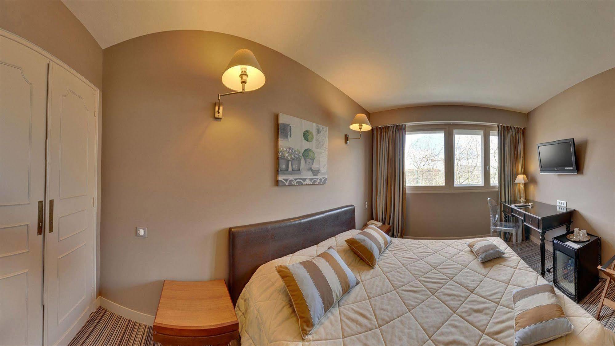 The Originals City, Hotel Napoleon, La Roche-Sur-Yon Bagian luar foto